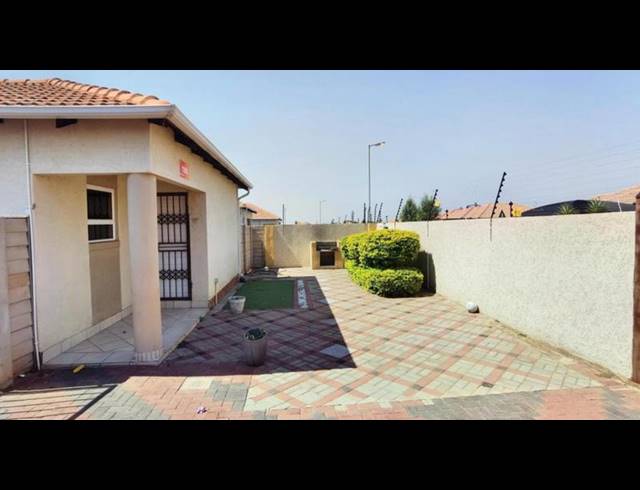 3 BEDROOM PROPERTY TO RENT IN THE ORCHARDS